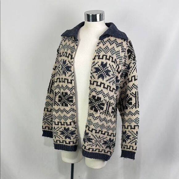 Navy and Cream Patterned Men's Sweater - Picture 9 of 11